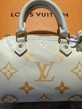 Stunning New Top Quality Dual Straps Mini Bag-Perfect & Comes with a Bag Charm!